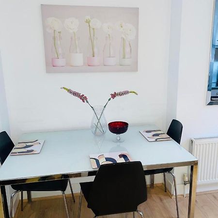 Amazing 2 Bedroom Apartment Londra Esterno foto