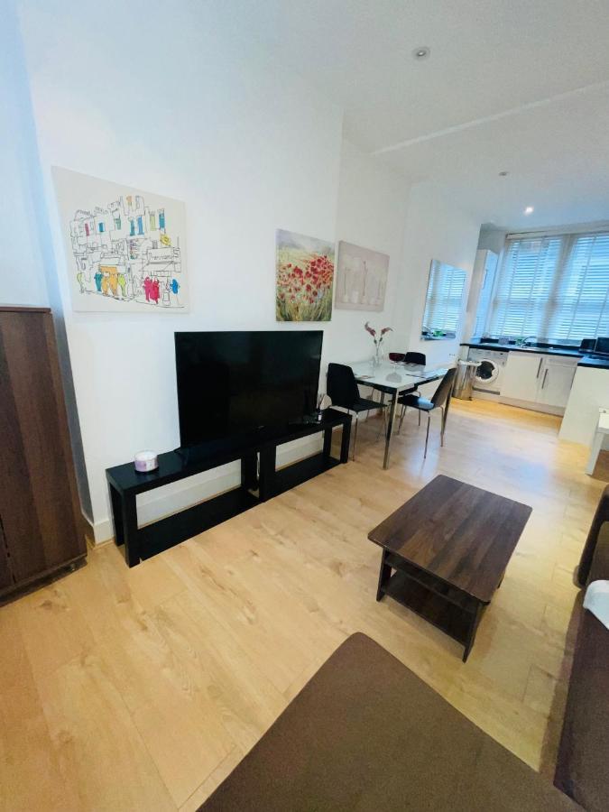 Amazing 2 Bedroom Apartment Londra Esterno foto