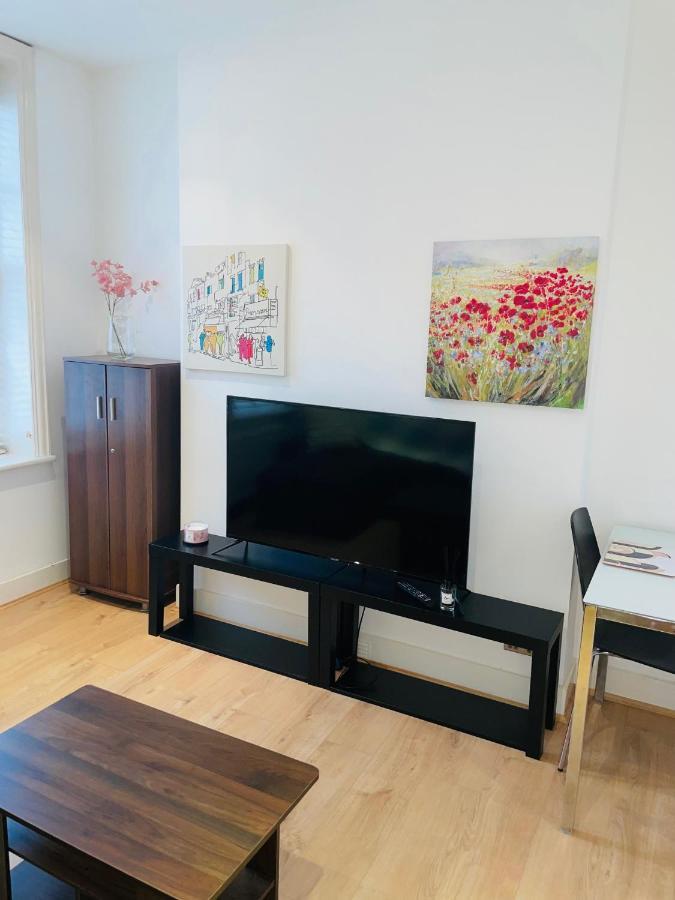 Amazing 2 Bedroom Apartment Londra Esterno foto
