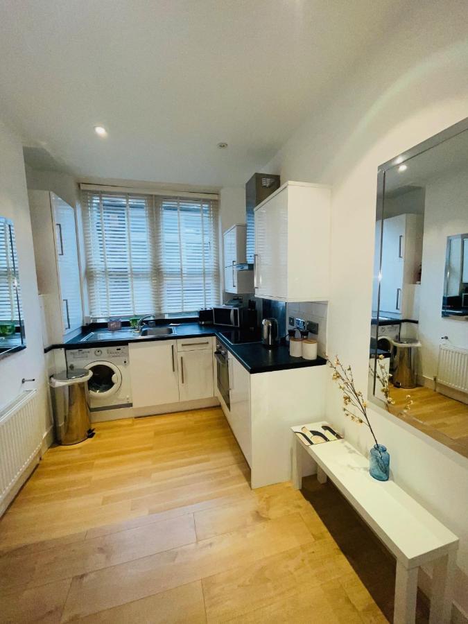 Amazing 2 Bedroom Apartment Londra Esterno foto